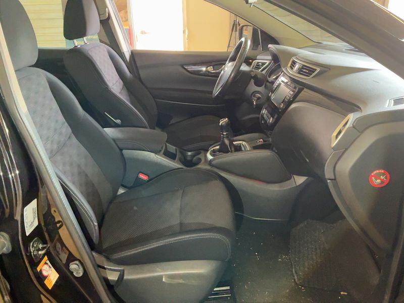 Nissan Qashqai 1.2 Visia — zdjęcie 11