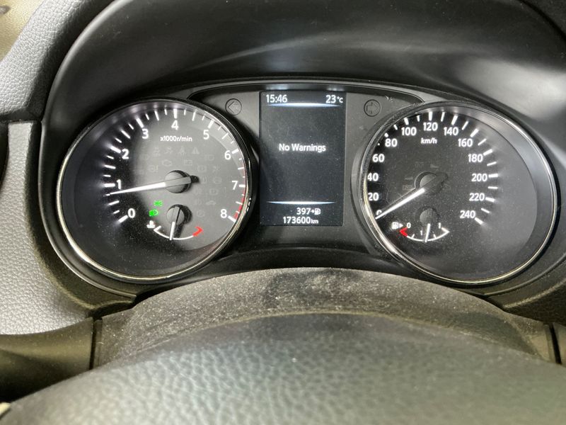 Nissan Qashqai 1.2 Visia — zdjęcie 13