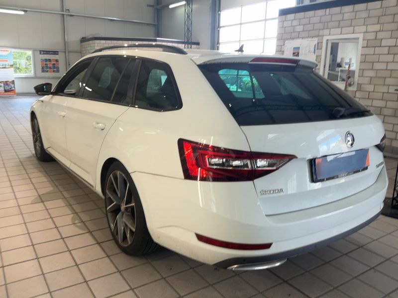 Skoda Superb 2.0 TSI SportLine — zdjęcie 3