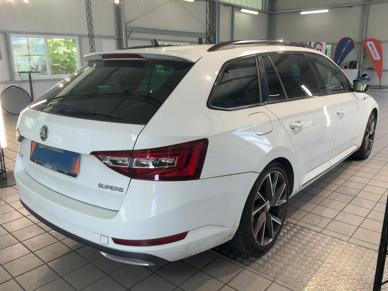 Skoda Superb 2.0 TSI SportLine — zdjęcie 6