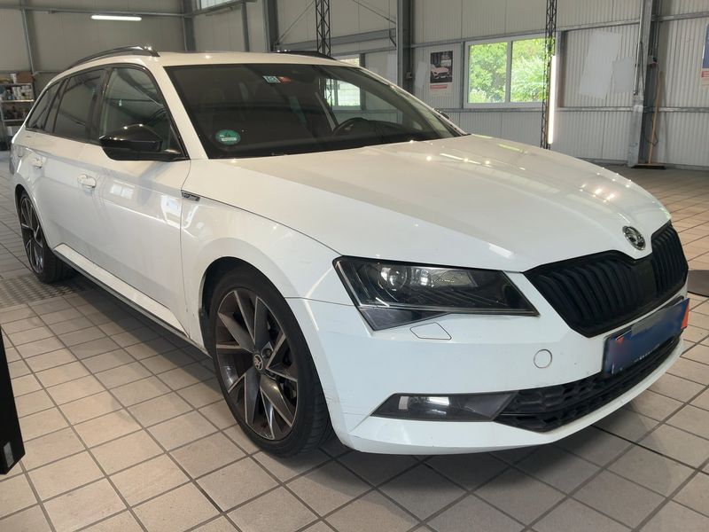 Skoda Superb 2.0 TSI SportLine — zdjęcie 8