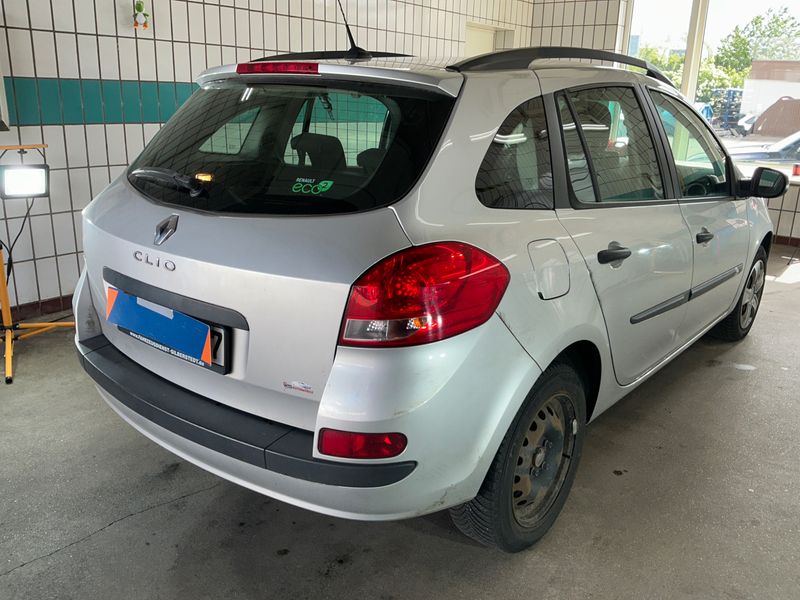 Renault Clio 1.5 dCi Expression — zdjęcie 2
