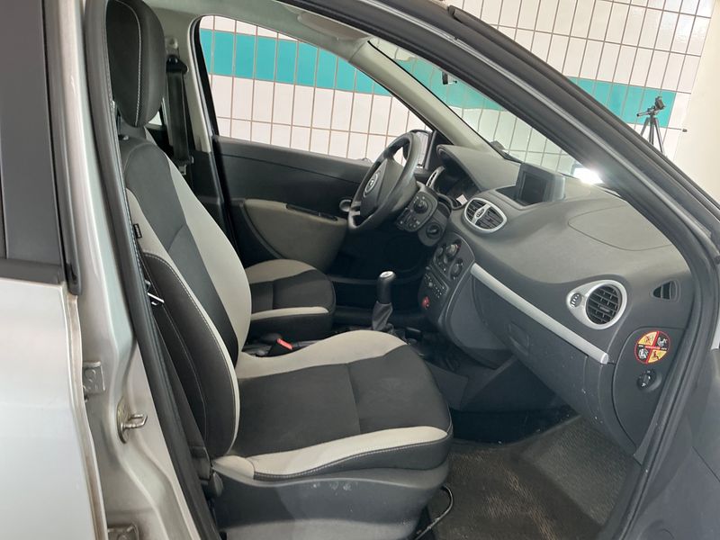 Renault Clio 1.5 dCi Expression — zdjęcie 3