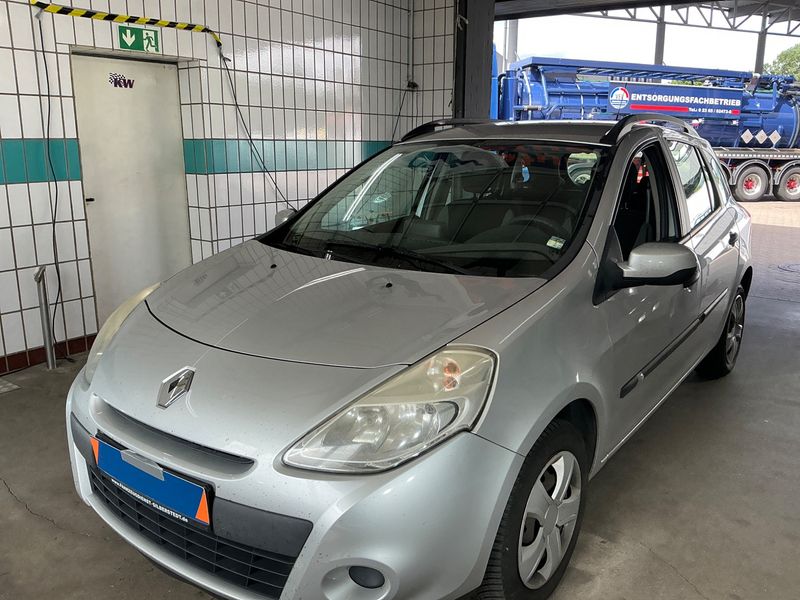 Renault Clio 1.5 dCi Expression — zdjęcie 1