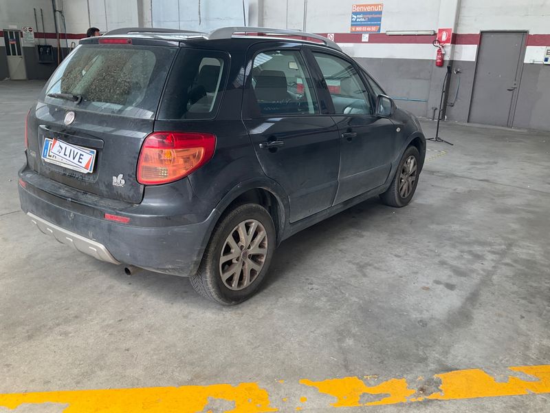 Fiat Sedici 2.0 JTDM Multijet Emotion 4x4 — zdjęcie 2
