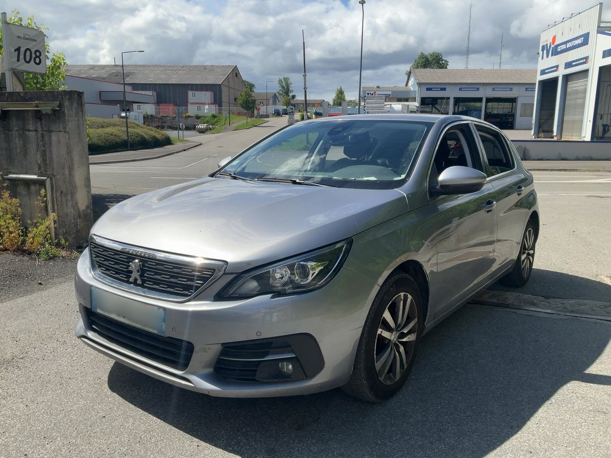 Peugeot 308 2018 — photo 1