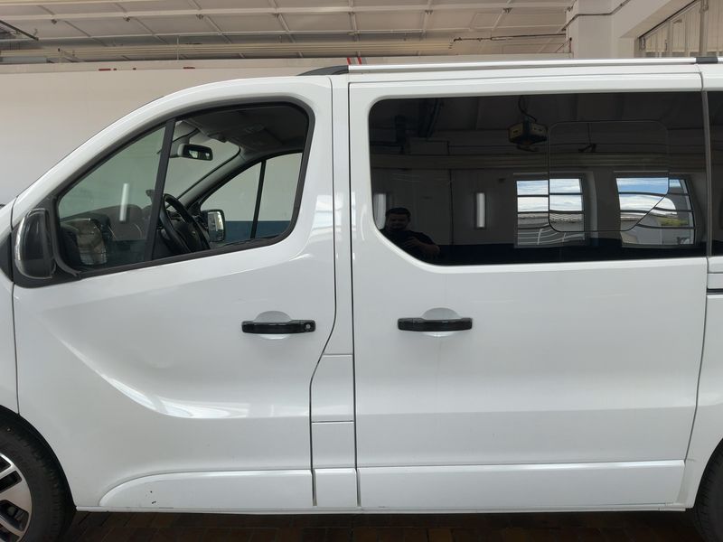 Opel Vivaro 1.6 CDTI Biturbo Tourer L1H1 2,7t — zdjęcie 4