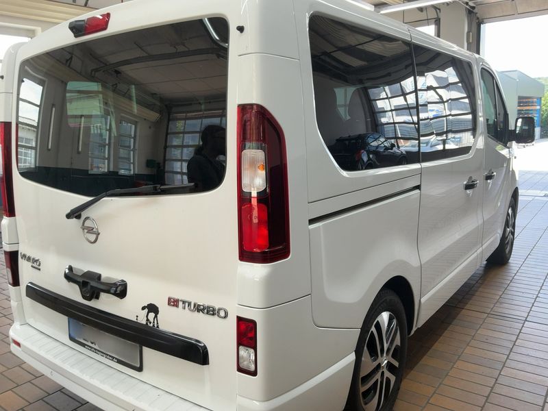 Opel Vivaro 1.6 CDTI Biturbo Tourer L1H1 2,7t — zdjęcie 6