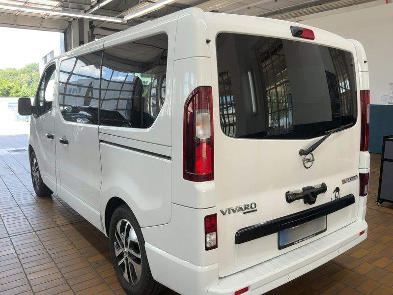 Opel Vivaro 1.6 CDTI Biturbo Tourer L1H1 2,7t — zdjęcie 3