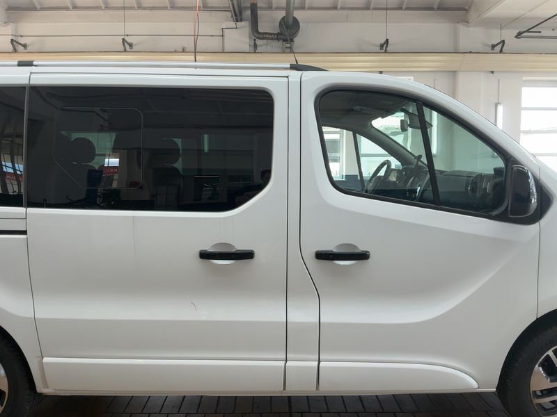 Opel Vivaro 1.6 CDTI Biturbo Tourer L1H1 2,7t — zdjęcie 7