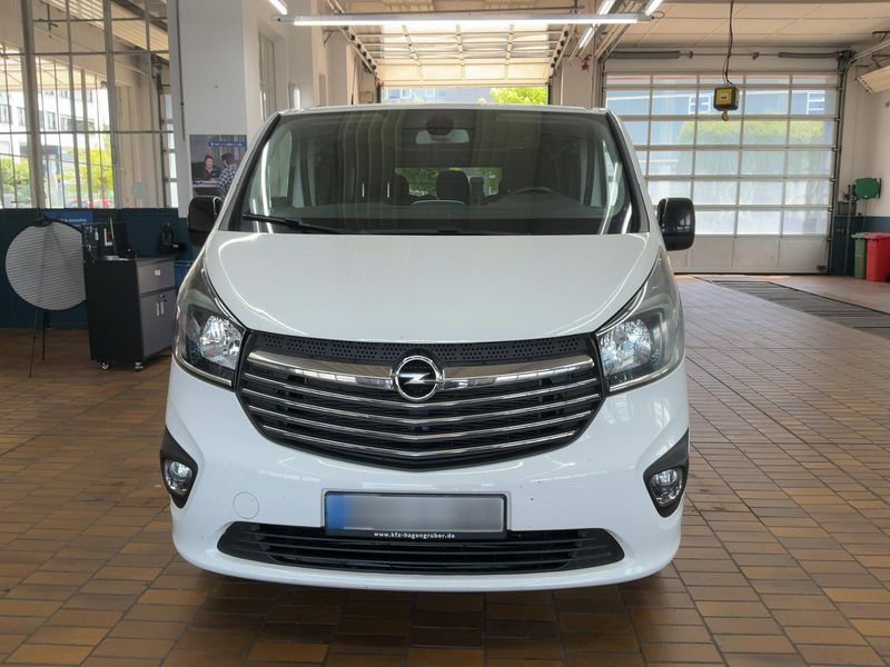 Opel Vivaro 1.6 CDTI Biturbo Tourer L1H1 2,7t — zdjęcie 9