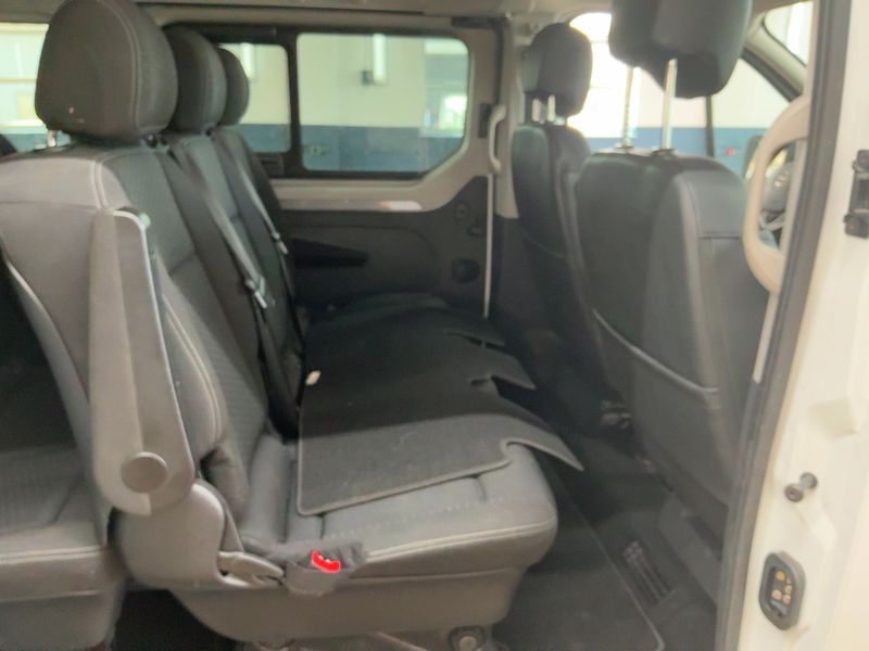 Opel Vivaro 1.6 CDTI Biturbo Tourer L1H1 2,7t — zdjęcie 14