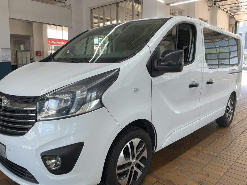Opel Vivaro 1.6 CDTI Biturbo Tourer L1H1 2,7t — zdjęcie 2