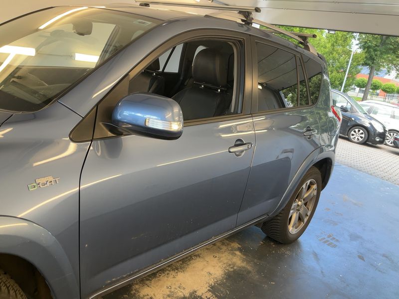 Toyota RAV 4 2.2 D-4D Executive 2010 – снимка 4