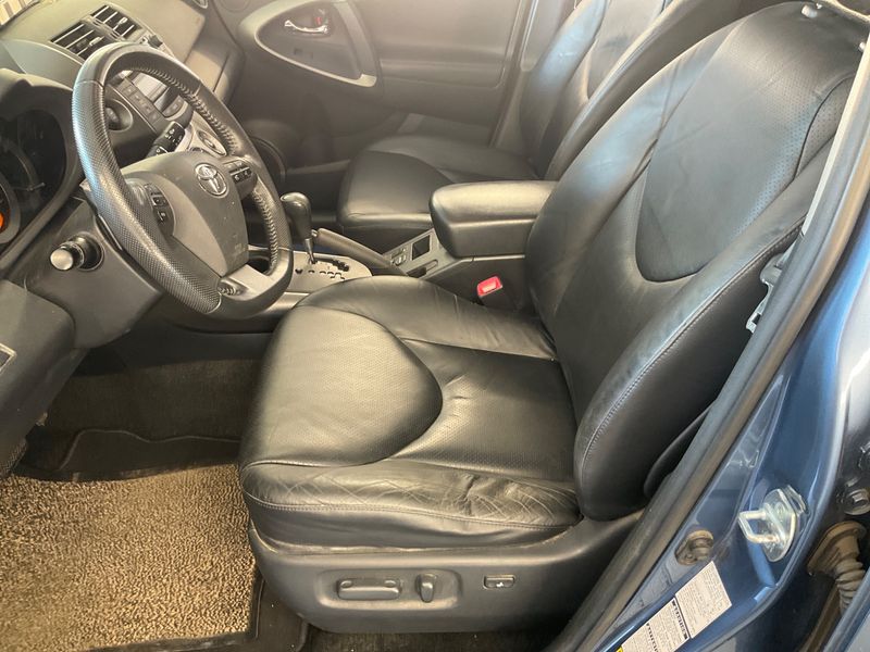 Toyota RAV 4 2.2 D-4D Executive 2010 – снимка 31