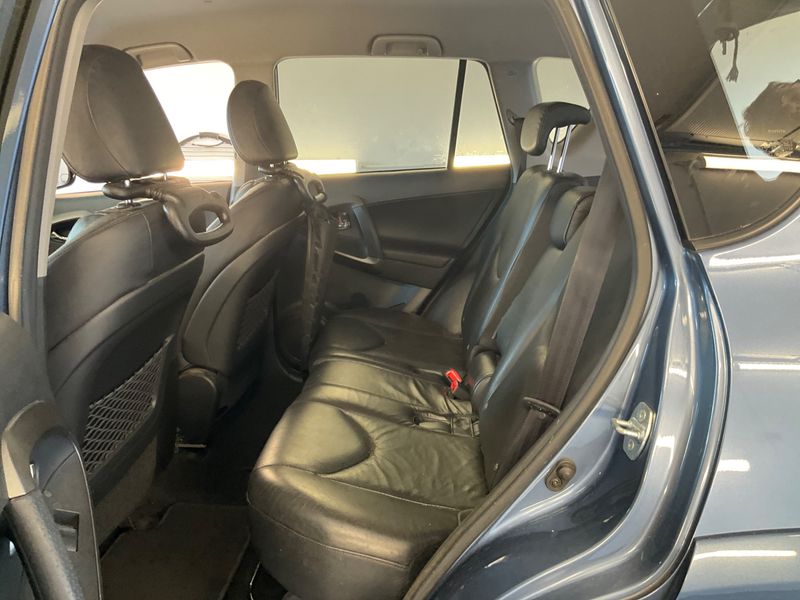 Toyota RAV 4 2.2 D-4D Executive 2010 – снимка 32
