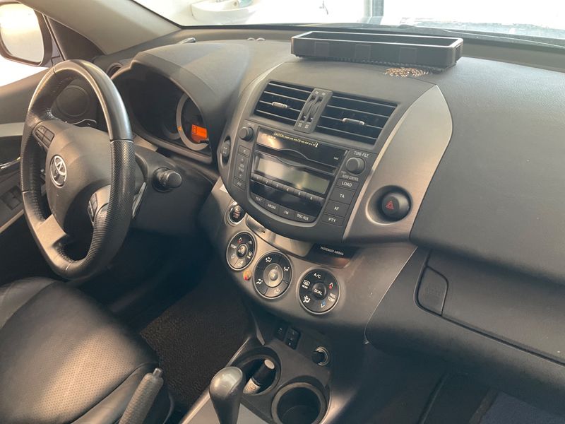 Toyota RAV 4 2.2 D-4D Executive 2010 – снимка 29