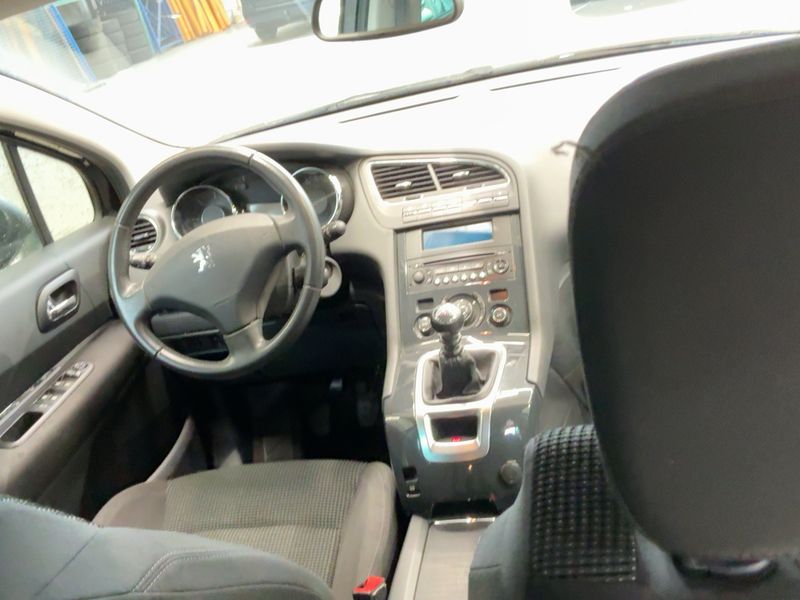 Peugeot 5008 2.0 HDi Family — zdjęcie 12