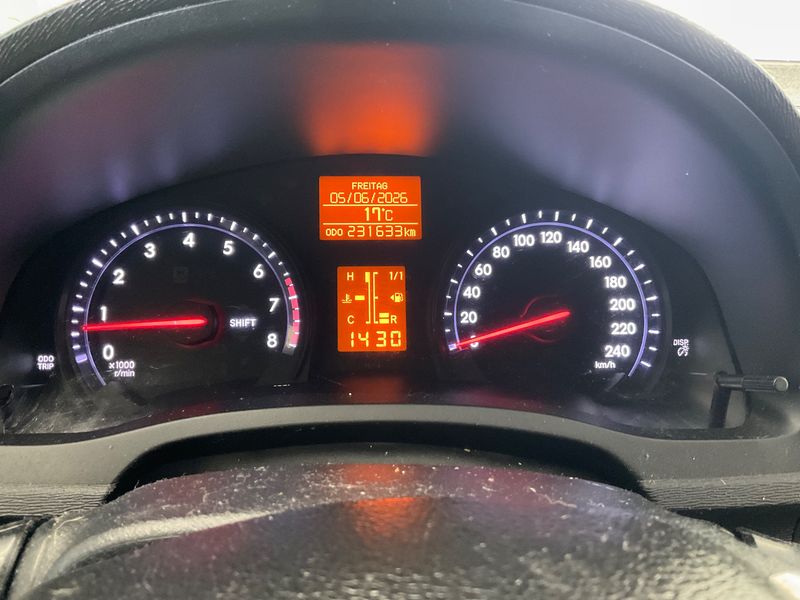 Toyota Avensis 1.8 Life — zdjęcie 13