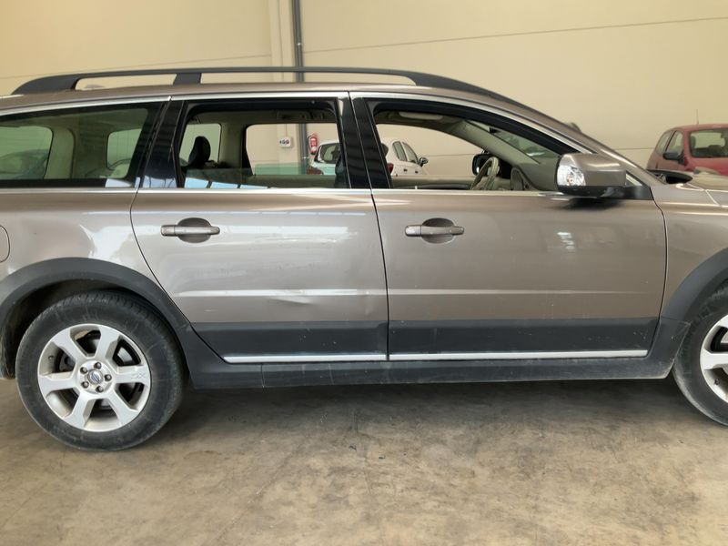 Volvo XC70 2.4 D5 Summum AWD — zdjęcie 7