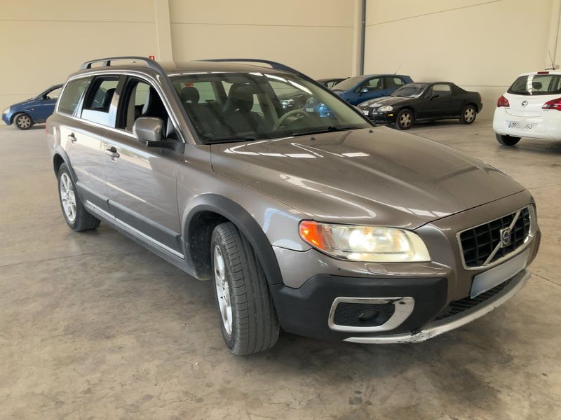 Volvo XC70 2.4 D5 Summum AWD — zdjęcie 8