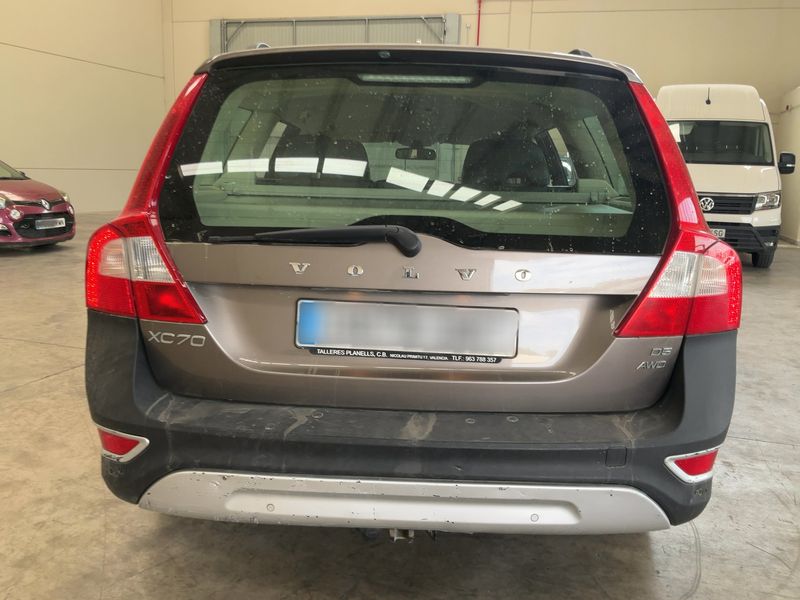 Volvo XC70 2.4 D5 Summum AWD — zdjęcie 5