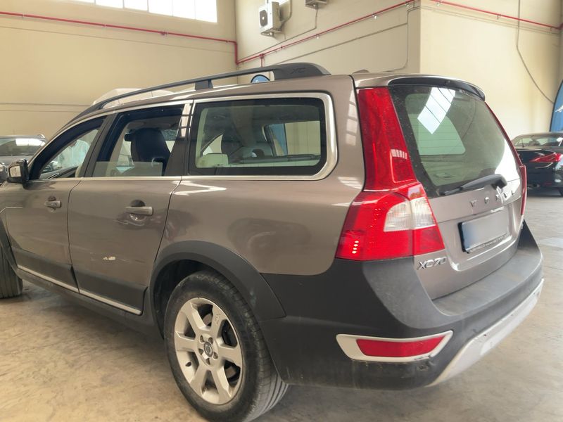 Volvo XC70 2.4 D5 Summum AWD — zdjęcie 3