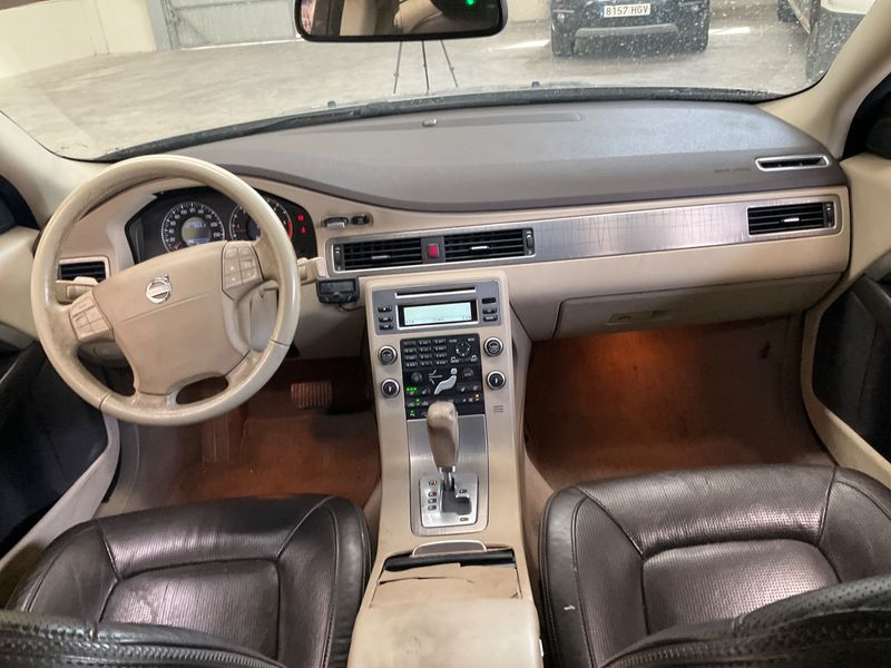 Volvo XC70 2.4 D5 Summum AWD — zdjęcie 12