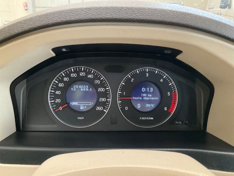 Volvo XC70 2.4 D5 Summum AWD — zdjęcie 13