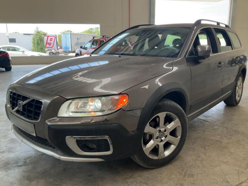Volvo XC70 2.4 D5 Summum AWD — zdjęcie 2