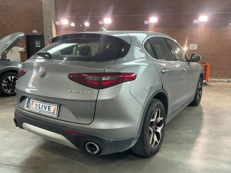 Alfa Romeo Stelvio 2.2 JTDM Super Q4 — zdjęcie 6