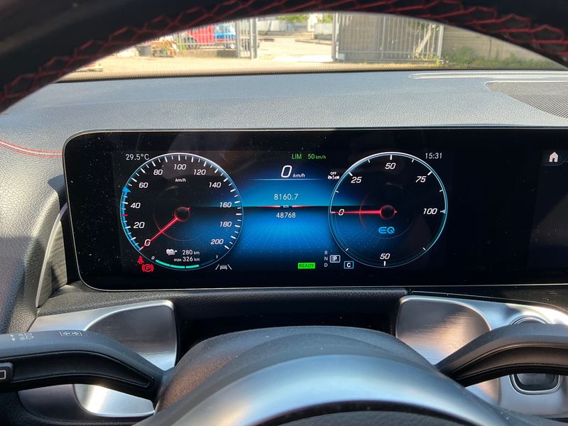 Mercedes-Benz EQB 250 AMG Line — zdjęcie 13
