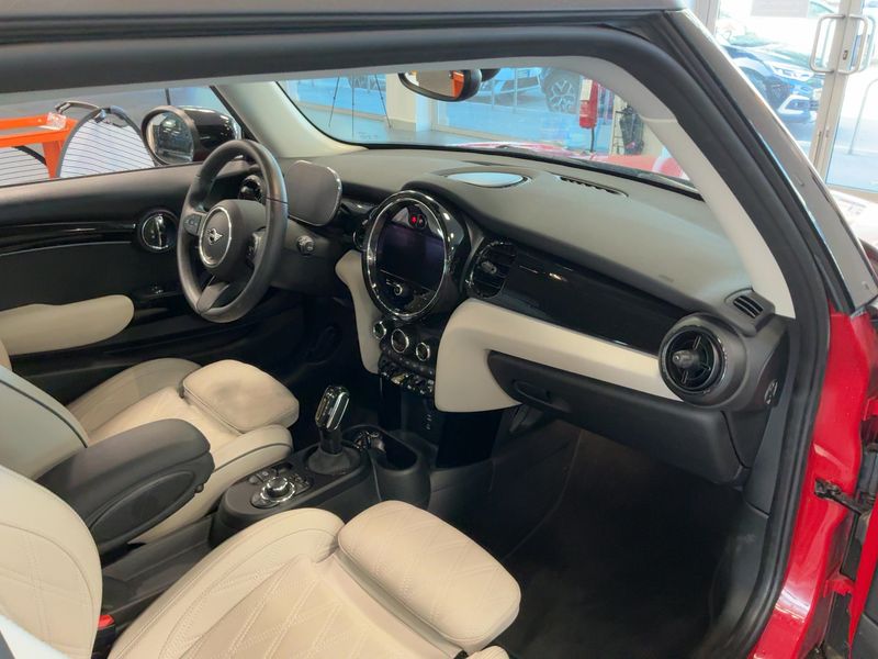 MINI Cooper SE Essential Trim 2023 – снимка 17