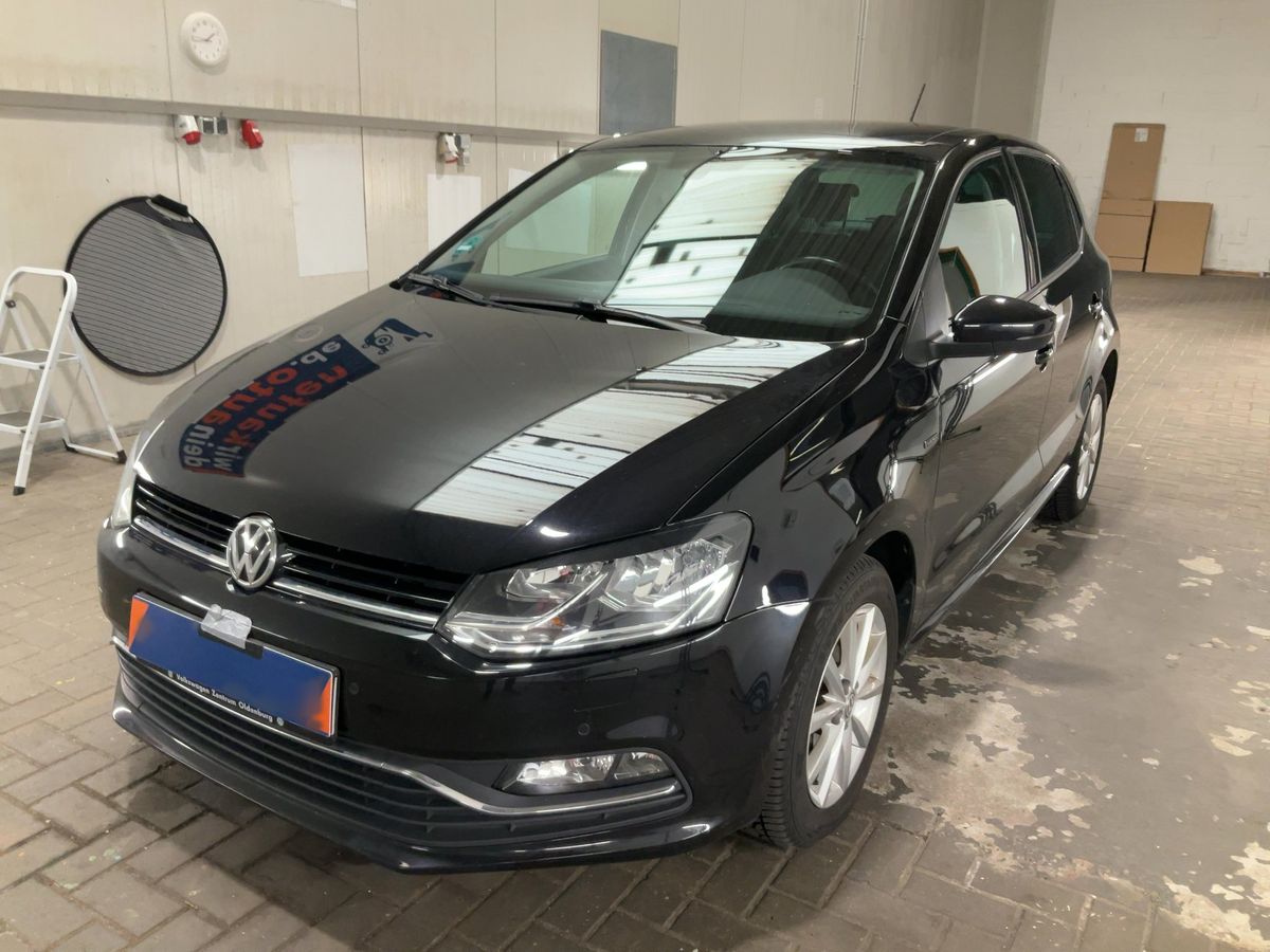 Volkswagen Polo 2015 — photo 1