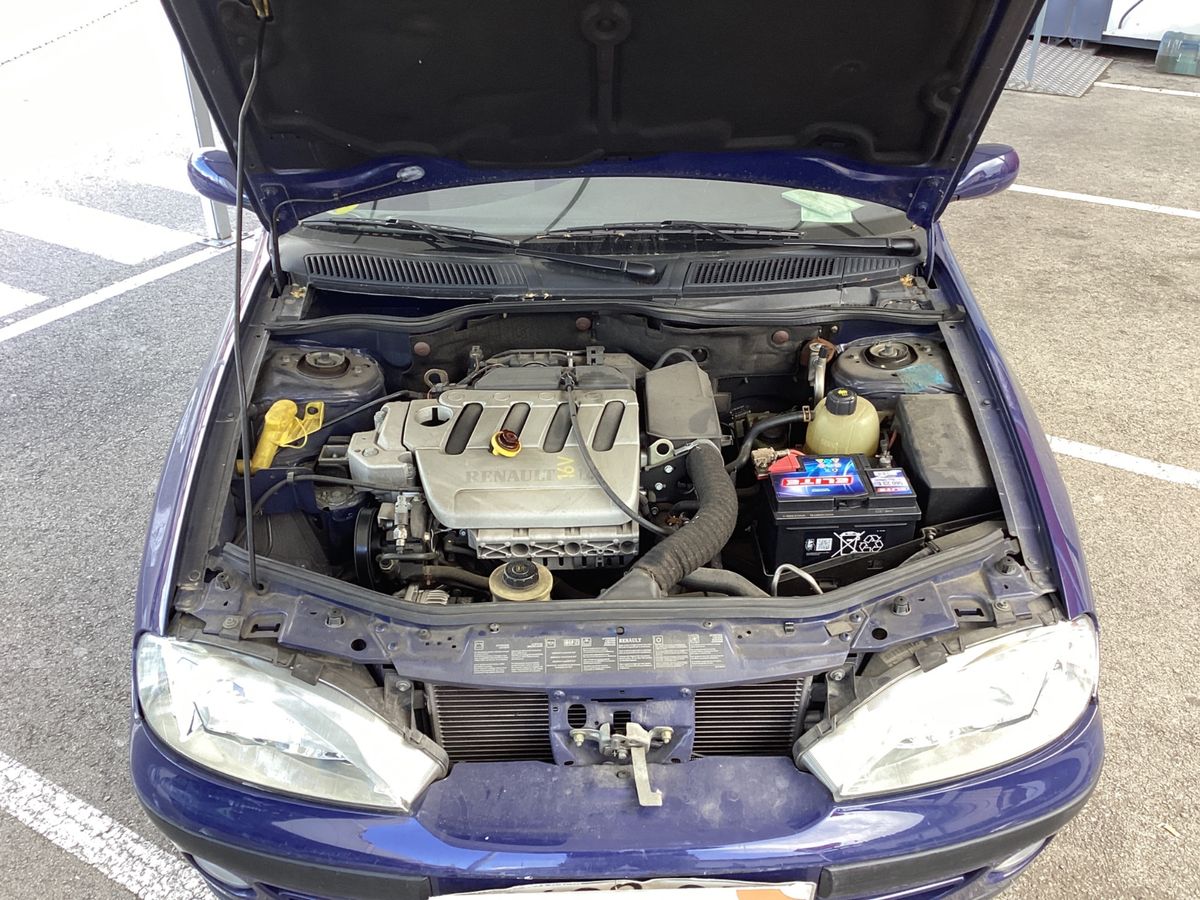 Renault Megane 2002 — photo 18