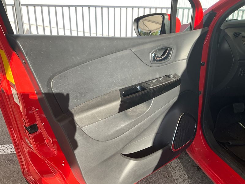 Renault Captur 1.5 dCi Intens 2014 – снимка 34