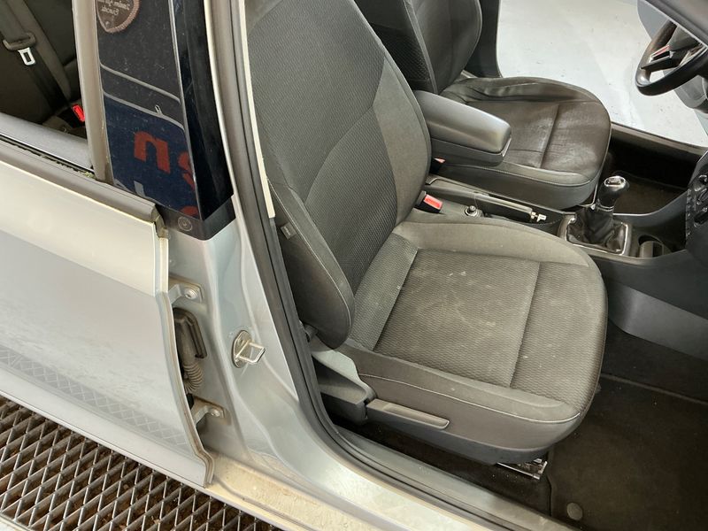 Skoda Rapid Spaceback 1.6 TDI Drive 2015 – снимка 46