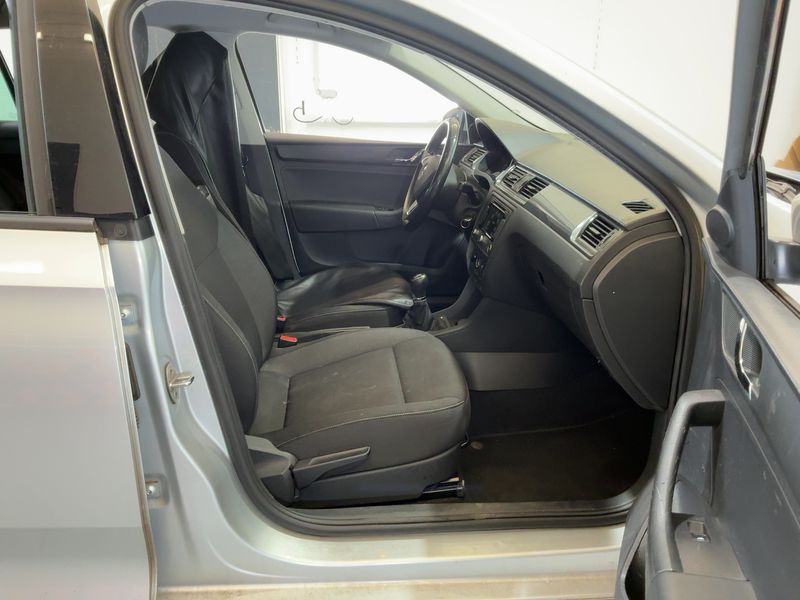 Skoda Rapid Spaceback 1.6 TDI Drive — zdjęcie 11