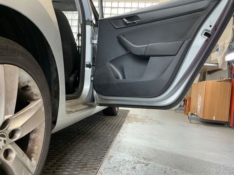 Skoda Rapid Spaceback 1.6 TDI Drive 2015 – снимка 31