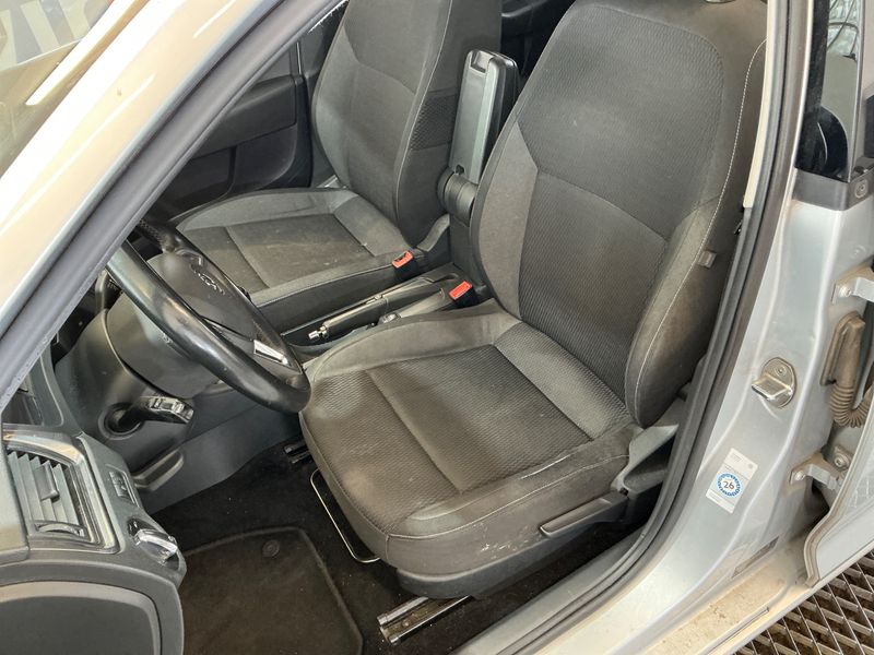 Skoda Rapid Spaceback 1.6 TDI Drive 2015 – снимка 23