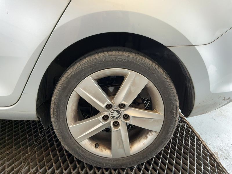 Skoda Rapid Spaceback 1.6 TDI Drive 2015 – снимка 5