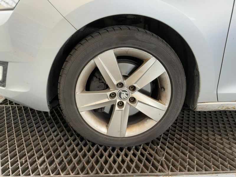 Skoda Rapid Spaceback 1.6 TDI Drive 2015 – снимка 3