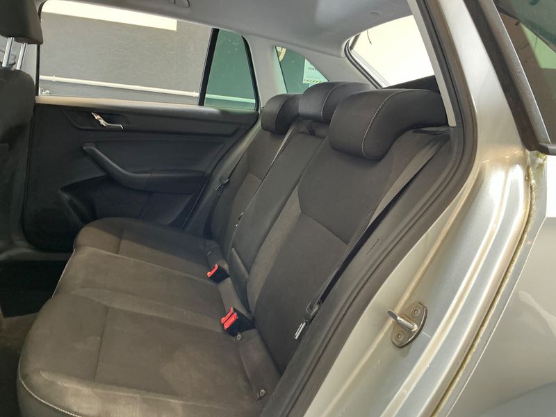 Skoda Rapid Spaceback 1.6 TDI Drive 2015 – снимка 42