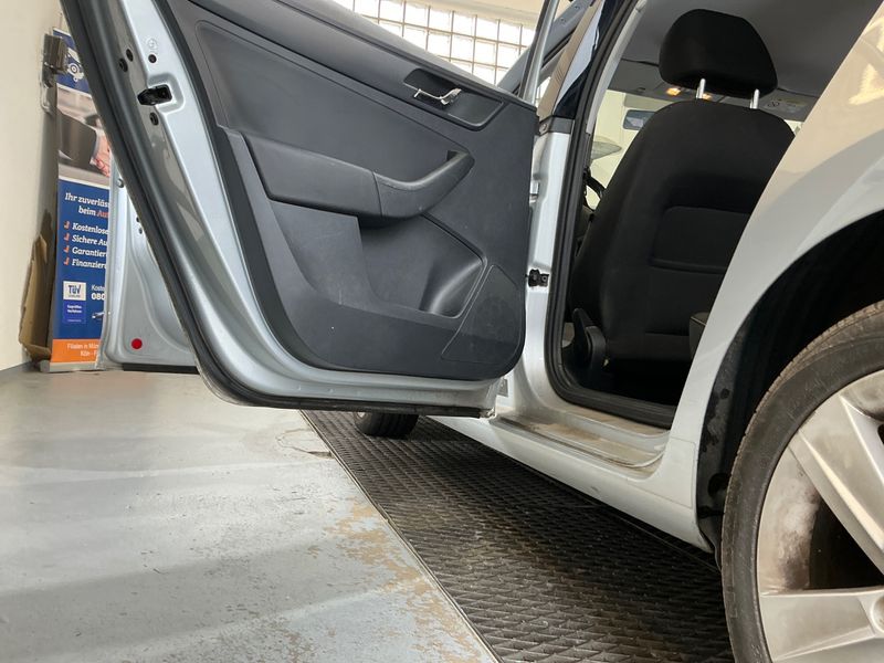 Skoda Rapid Spaceback 1.6 TDI Drive 2015 – снимка 30