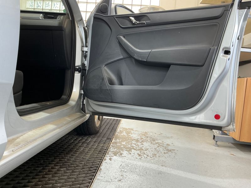 Skoda Rapid Spaceback 1.6 TDI Drive 2015 – снимка 32