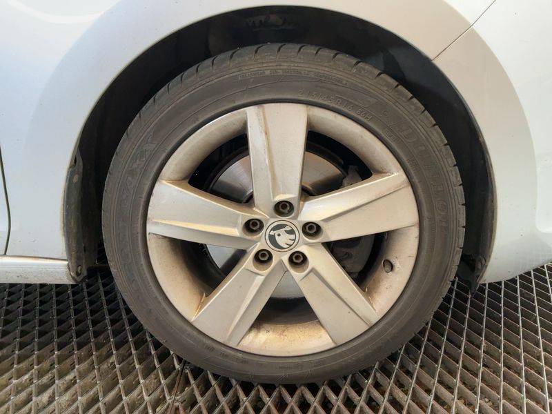 Skoda Rapid Spaceback 1.6 TDI Drive 2015 – снимка 11