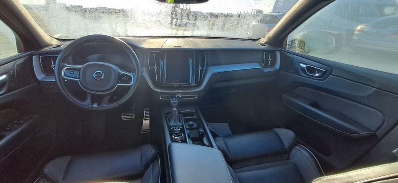 Volvo XC60 2.0 D4 R-Design 2WD — zdjęcie 12