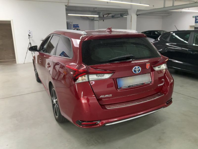 Toyota Auris Touring Sports 1.8 Hybrid Team D — zdjęcie 3