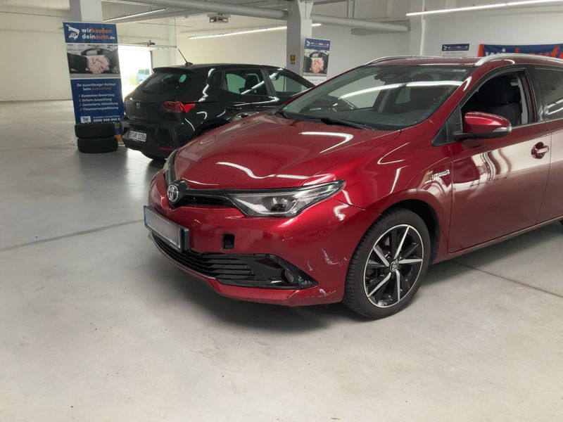Toyota Auris Touring Sports 1.8 Hybrid Team D — zdjęcie 2