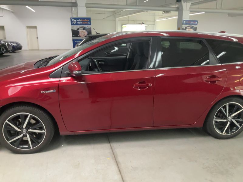Toyota Auris Touring Sports 1.8 Hybrid Team D — zdjęcie 4